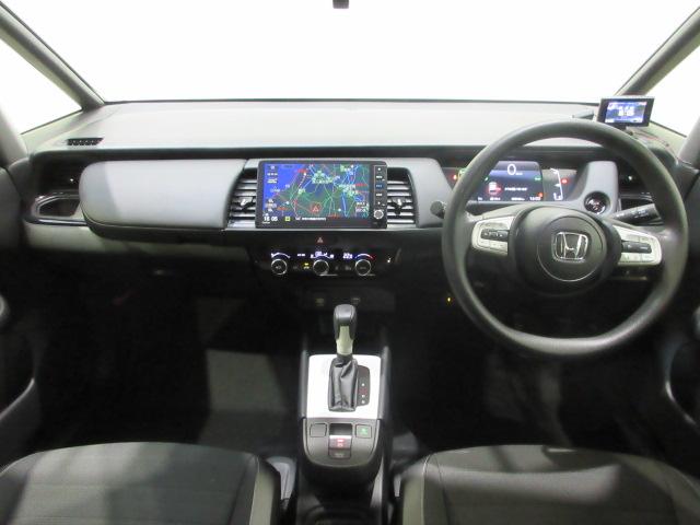 フィット ｅ：ＨＥＶクロスター　ＨｏｎｄａＳＥＮＳＩＮＧ　前後ドラレコ　メモリーナビ　リアカメラ　ＥＴＣ　純正アルミ　ドアバイザー　１オーナー　カーテンエアバック　地デジ　キーレス　ＬＥＤヘッド　オートライト　記録簿　バックモニター（9枚目）