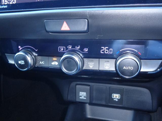 フィット e:HEVホームブラックスタイル Bカメラ 1オーナー LEDライト サイドSRS オートクルーズコントロール フルオートエアコン VSA スマ-トキ- 衝突軽減 ETC USB接続 フルセグTV(6枚目)