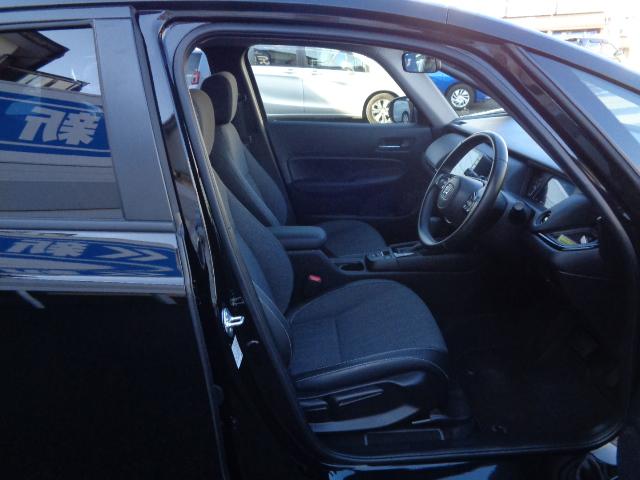 フィット e:HEVホームブラックスタイル Bカメラ 1オーナー LEDライト サイドSRS オートクルーズコントロール フルオートエアコン VSA スマ-トキ- 衝突軽減 ETC USB接続 フルセグTV(9枚目)