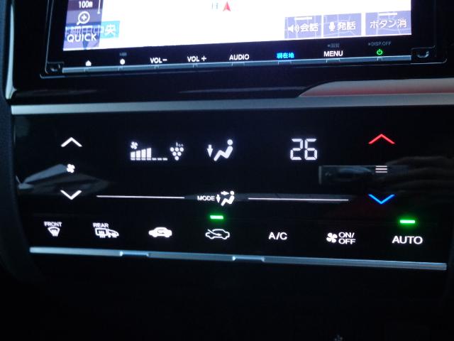 「オートエアコン」が付いています。１年中快適な室内を提供！車内温度を設定すると、風量を自動で調節してくれます。