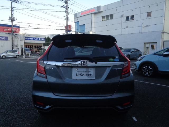 大きく開くテールゲートです。