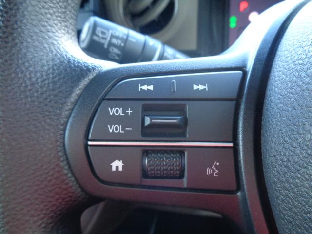 Ｎ－ＢＯＸジョイ ベースグレード　当社デモカー　踏み間違い防止装置　Ｂカメラ　横滑り防止機能　ＬＥＤランプ　点検記録簿　クルーズコントロール　パワーウィンドウ　前席シートヒーター　スマートキー　フルセグＴＶ　両側電動ドア　１オーナー車（10枚目）