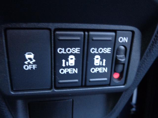 フリード エアーＥＸ　当社デモカー　バックモニター　盗難防止システム　両側パワースライドドア　横滑り防止装置　クルコン　フルセグ　ＥＴＣ車載器　オートエアコン　シートヒーター　ＬＥＤヘッドライト　３列シート　ＵＳＢ（5枚目）