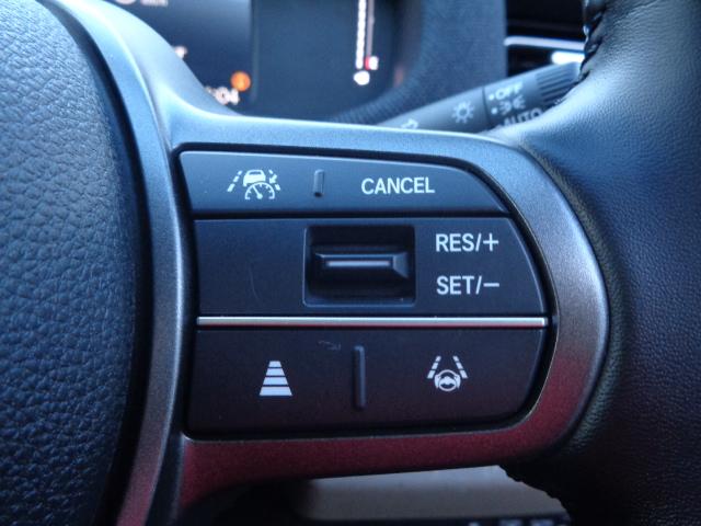 フリード エアーＥＸ　当社デモカー　バックモニター　盗難防止システム　両側パワースライドドア　横滑り防止装置　クルコン　フルセグ　ＥＴＣ車載器　オートエアコン　シートヒーター　ＬＥＤヘッドライト　３列シート　ＵＳＢ（6枚目）