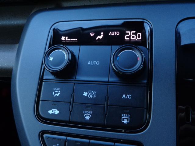 フリード エアーＥＸ　当社デモカー　バックモニター　盗難防止システム　両側パワースライドドア　横滑り防止装置　クルコン　フルセグ　ＥＴＣ車載器　オートエアコン　シートヒーター　ＬＥＤヘッドライト　３列シート　ＵＳＢ（8枚目）