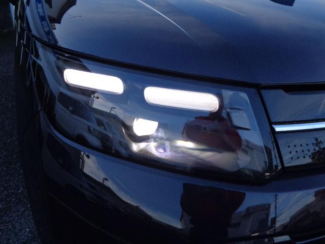 フリード エアーＥＸ　当社デモカー　バックモニター　盗難防止システム　両側パワースライドドア　横滑り防止装置　クルコン　フルセグ　ＥＴＣ車載器　オートエアコン　シートヒーター　ＬＥＤヘッドライト　３列シート　ＵＳＢ（9枚目）