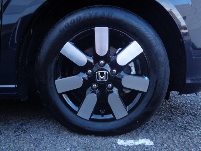 フリード エアーＥＸ　当社デモカー　バックモニター　盗難防止システム　両側パワースライドドア　横滑り防止装置　クルコン　フルセグ　ＥＴＣ車載器　オートエアコン　シートヒーター　ＬＥＤヘッドライト　３列シート　ＵＳＢ（10枚目）