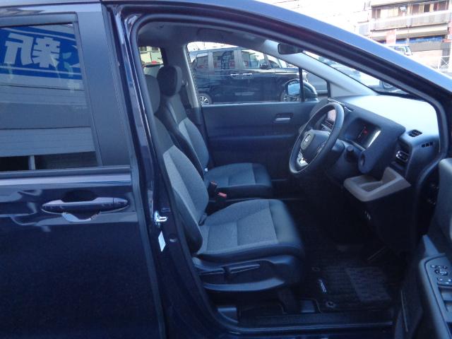 フリード エアーＥＸ　当社デモカー　バックモニター　盗難防止システム　両側パワースライドドア　横滑り防止装置　クルコン　フルセグ　ＥＴＣ車載器　オートエアコン　シートヒーター　ＬＥＤヘッドライト　３列シート　ＵＳＢ（11枚目）