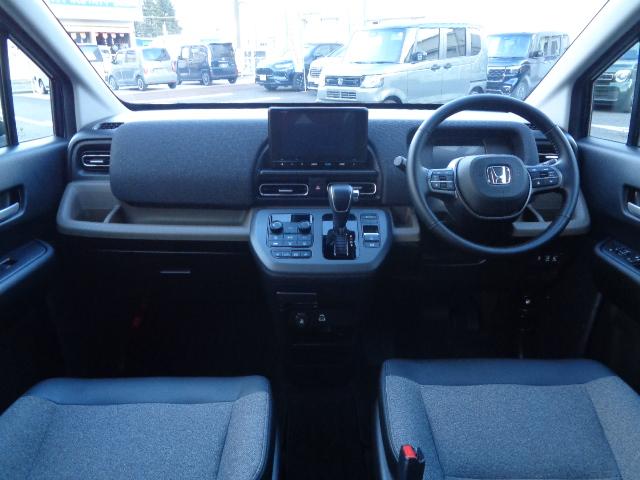 フリード エアーＥＸ　当社デモカー　バックモニター　盗難防止システム　両側パワースライドドア　横滑り防止装置　クルコン　フルセグ　ＥＴＣ車載器　オートエアコン　シートヒーター　ＬＥＤヘッドライト　３列シート　ＵＳＢ（14枚目）