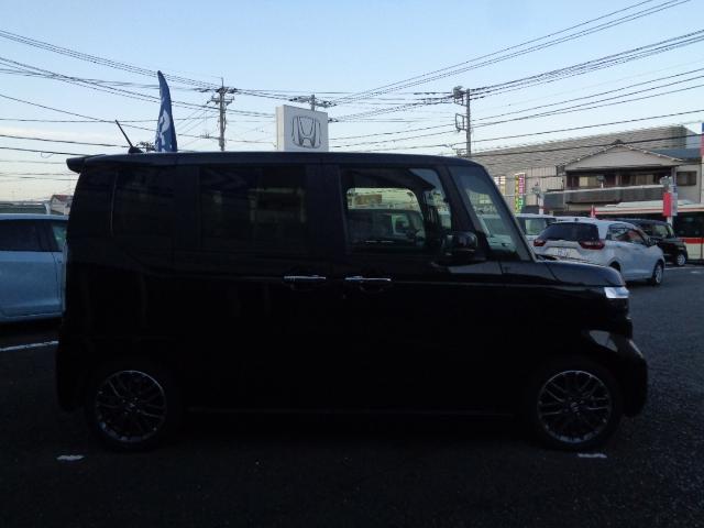 N-BOXカスタム ターボ イモビライザー 1オナ 衝突被害軽減 ベンチシート キーフリー ESC パワステ 両席エアバック サイドエアバッグ ターボ車 USB接続 スマキー Bカメ パワーウィンドウ 整備記録簿 ABS(18枚目)