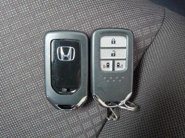 フリードハイブリッド ハイブリッド・Ｇ　６人　ＨｏｎｄａＳＥＮＳＩＮＧ　ドラレコ　メモリーナビ　リアカメラ　ＥＴＣ　ワンオーナー　ＢＴオーディオ　ＵＳＢ　両側電動スライドドア　オートリトラミラー　シートヒーター　フルセグＴＶ　両電動ドア（12枚目）