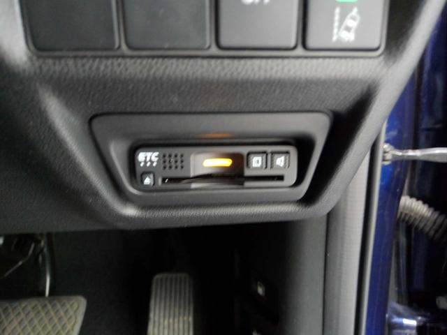 ステップワゴンスパーダ スパーダホンダセンシング 7人 メモリーナビ リアカメラ 後席モニター 両側電動ドア パドルシフト ETC ワンオーナー LEDライト LEDフォグ ホンダセンシング フルセグTV USB BTオーディオ DVD/CD再生(6枚目)