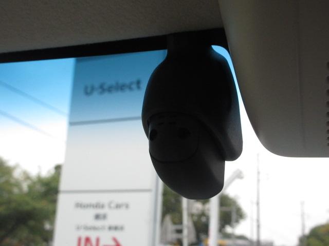 N-BOX L HondaSENSING 前後ドラレコ メモリーナビ リアカメラ ETC ドアバイザー ワンオーナー 禁煙車 LED BTオーディオ USB シートヒーター パーキングセンサー 衝突回避支援ブレーキ(3枚目)