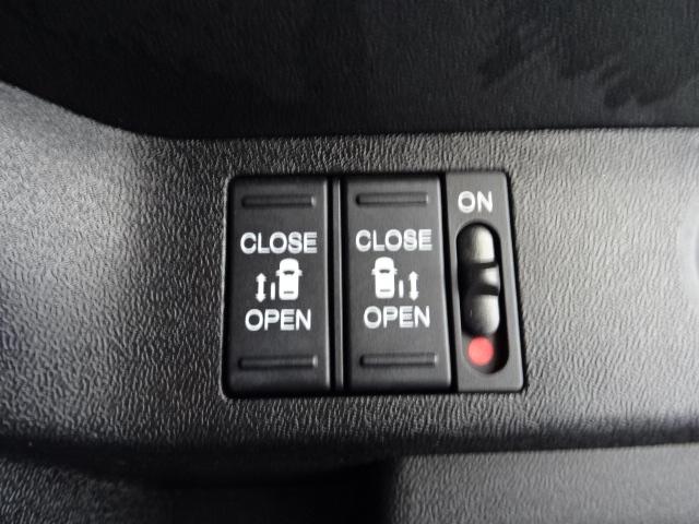 ステップワゴンスパーダ e:HEVスパーダGホンダセンシング 7人 前後ドラレコ メモリーナビ リアカメラ 後席モニター 両側電動ドア 純正アルミ LED ドアバイザー ワンオーナー BTオーディオ USB LEDフォグ フルセグTV Bluetooth音楽(12枚目)