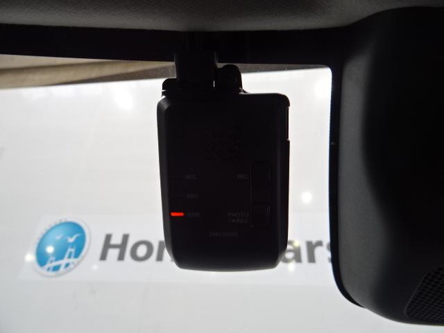 ヴェゼル e:HEVZ 前後ドラレコETC2.0パドルシフトリアカメラテールゲートスポイラー純正アルミワンオーナー BTオーディオ USB パーキングセンサー LED LEDフォグ シートヒーター LDA 1オナ 追従(5枚目)