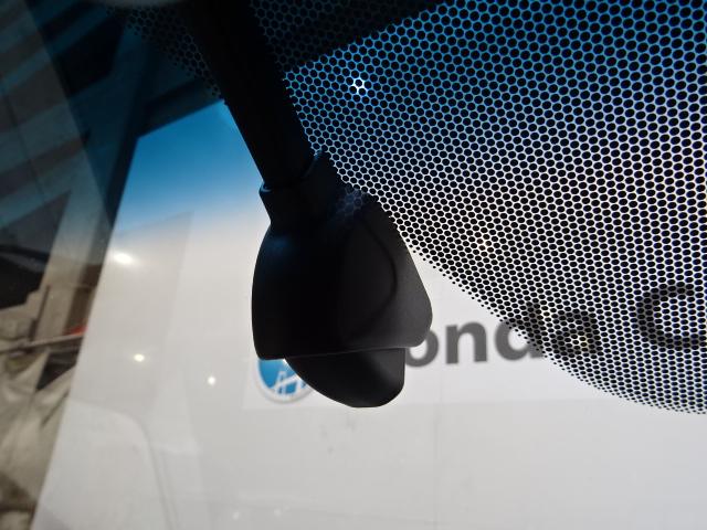 ステップワゴンスパーダ スパーダホンダセンシング 前後ドラレコETC2.0両側電動スライドドアメモリーナビリアカメラワンオーナー7人 Bluetooth CD DVD USB デュアルエアコン プラズマクラスター LKA 盗難防止 助手席エアバッグ(5枚目)