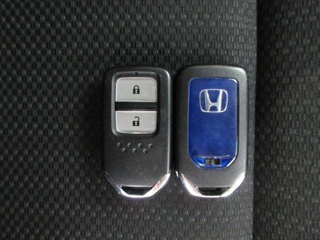 ヴェゼル ハイブリッドX CDチューナー シートヒーター 純正アルミ ETC パドルシフト CTBA ドアバイザー ワンオーナー LED Aクルーズ セキュリティアラーム VSA アイドリングSTOP 整備記録簿 スマートキ(10枚目)