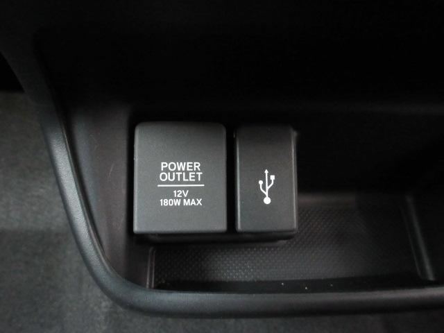 １２Ｖ電源ソケットを設置しております。周辺機器の充電にご利用頂けます☆便利な充電用ＵＳＢジャックも付いています☆