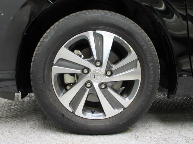 アルミホイール付きで足元もスタイリッシュに！