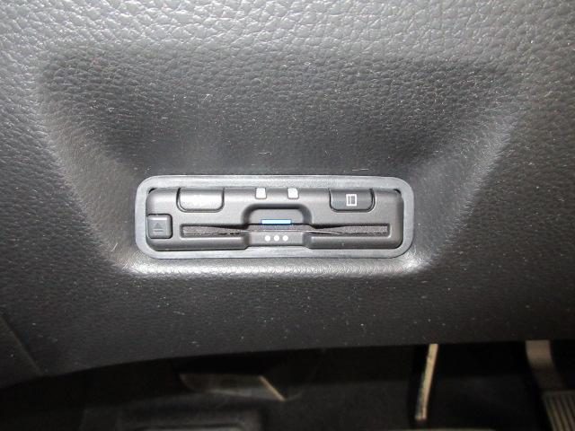 フィット クロスター　ＨｏｎｄａＳＥＮＳＩＮＧ　前後ドラレコ　メモリーナビ　リアカメラ　ＥＴＣ　ＵＳＢ　Ｂｌｕｅｔｏｏｔｈ　パーキングセンサー　純正アルミ　ワンオーナー　Ｂｌｕｅｔｏｏｔｈ　ＣＤ　ＬＥＤヘッドライト　ＶＳＡ（6枚目）