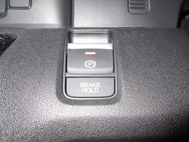 スイッチを引くだけで、パーキングブレーキが作動します♪