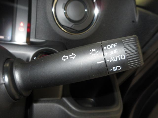 オートライト付きです。手元での操作なしでヘッドライトのＯＮ／ＯＦＦできます。トンネルでの点灯・消灯忘れ防止に役立ちます！