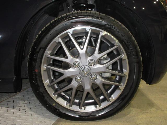 ２２５−４５−１８タイヤと純正アルミホイールです。