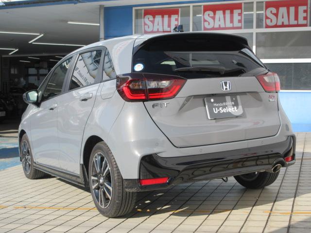 フィット ｅ：ＨＥＶＲＳ　当社デモカー　ＨｏｎｄａＳＥＮＳＩＮＧ　メモリーナビ　リアカメラ　ＥＴＣ　純正アルミ　レーダークルーズ　エアバッグ　ナビ＆ＴＶ　パワーウィンドウ　助手席エアバッグ　元試乗車　レーンアシスト　禁煙（3枚目）