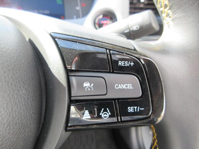 フィット ｅ：ＨＥＶＲＳ　当社デモカー　ＨｏｎｄａＳＥＮＳＩＮＧ　メモリーナビ　リアカメラ　ＥＴＣ　純正アルミ　レーダークルーズ　エアバッグ　ナビ＆ＴＶ　パワーウィンドウ　助手席エアバッグ　元試乗車　レーンアシスト　禁煙（8枚目）