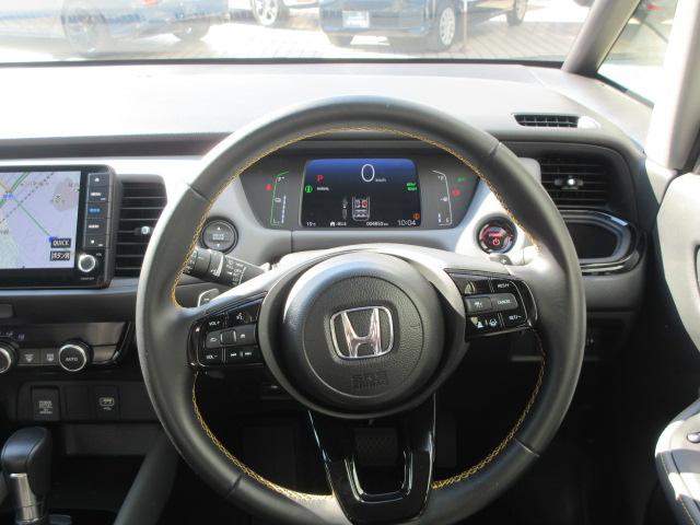 フィット ｅ：ＨＥＶＲＳ　当社デモカー　ＨｏｎｄａＳＥＮＳＩＮＧ　メモリーナビ　リアカメラ　ＥＴＣ　純正アルミ　レーダークルーズ　エアバッグ　ナビ＆ＴＶ　パワーウィンドウ　助手席エアバッグ　元試乗車　レーンアシスト　禁煙（14枚目）