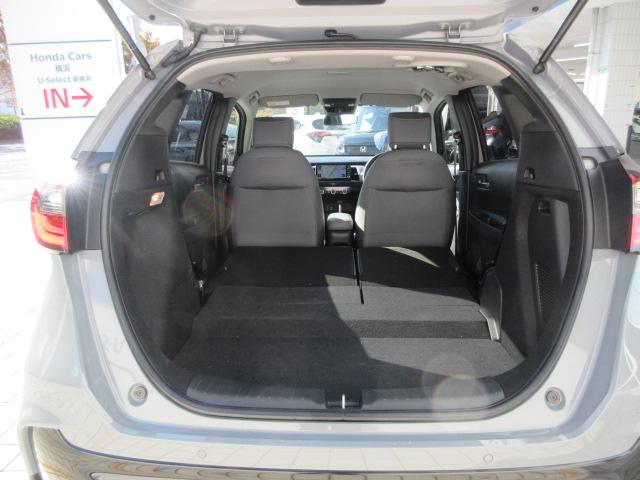 フィット ｅ：ＨＥＶＲＳ　当社デモカー　ＨｏｎｄａＳＥＮＳＩＮＧ　メモリーナビ　リアカメラ　ＥＴＣ　純正アルミ　レーダークルーズ　エアバッグ　ナビ＆ＴＶ　パワーウィンドウ　助手席エアバッグ　元試乗車　レーンアシスト　禁煙（19枚目）