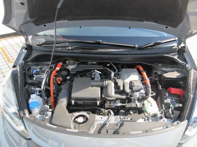 フィット ｅ：ＨＥＶＲＳ　当社デモカー　ＨｏｎｄａＳＥＮＳＩＮＧ　メモリーナビ　リアカメラ　ＥＴＣ　純正アルミ　レーダークルーズ　エアバッグ　ナビ＆ＴＶ　パワーウィンドウ　助手席エアバッグ　元試乗車　レーンアシスト　禁煙（20枚目）