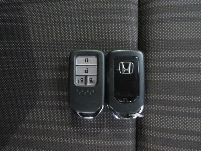 フリード Ｇ・ホンダセンシング　７人　ＨｏｎｄａＳＥＮＳＩＮＧ　ドラレコ　メモリーナビ　リヤカメラ　ＥＴＣ　Ｂｌｕｅｔｏｏｔｈ　ワンオーナー　ハロゲン　両側電動スライドドア　オートエアコン　ＣＤ　追突被害軽減ブレーキ　ｉストップ（15枚目）