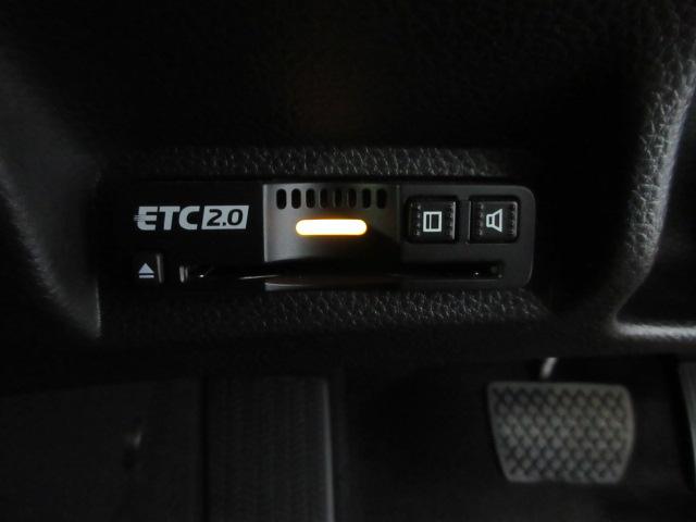 ヴェゼル ｅ：ＨＥＶＺ　前後ドラレコ　ＥＴＣ　メモリーナビ　リアカメラ　シートヒーター　希少色　ブラインドスポット　テールゲートスポイラー　ワンオーナー　Ｂｌｕｅｔｏｏｔｈ　アルミホイール　ＵＳＢ　オートライト　センシング（7枚目）