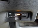 有料道路をキャッシュレスで通行できるETC車載器付きです。運転席足元に設置されています。ETCセットアップ費用は含まれておりません。別途必要となります。