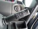 オートヘッドライト標準装備です。車外の明るさに応じて自動的にヘッドライトの点灯・消灯をしてくれます。トンネルの出入り口などで活躍してくれます。