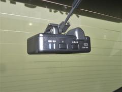 ドライブレコーダーのリア撮影用カメラです。車体後方の映像をバッチリ記録します。 4