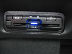 有料道路をキャッシュレスで通行できるＥＴＣ車載器付きです。運転席足元に設置されています。ＥＴＣセットアップ費用は含まれておりません。別途必要となります。 7