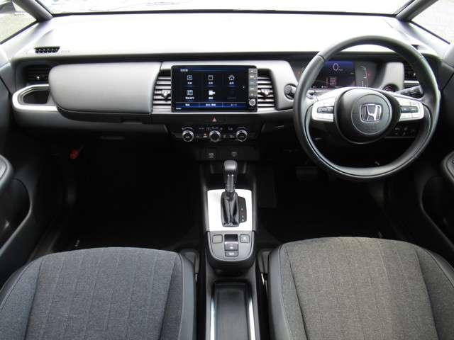 e:HEVホーム 元試乗車 禁煙車 9インチナビ フルセグ 音楽録音再生 Rカメラ ETC 衝突被害軽減ブレーキ サイドカーテンエアバッグ パーキングセンサー LEDヘッドライト 充電用USB(12枚目)