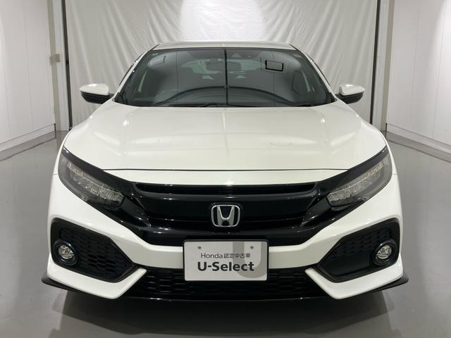 シビック ハッチバック　禁煙　ワンオーナー　ホンダ純正メモリーナビ（ＶＸＭ－１８５ＶＦｉ）　リアカメラ　ドラレコ　衝突被害軽減ブレーキ　渋滞追従機能　ＬＥＤヘッドライト　ＥＴＣ　スマートキー　シートヒーター　アルミホイール（6枚目）