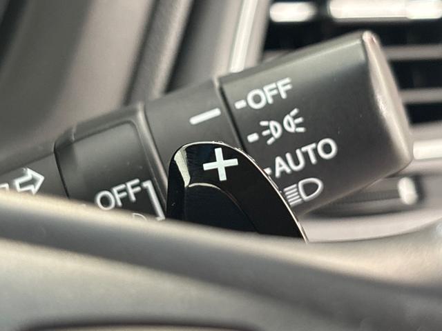 ★パドルシフト★ハンドルにある『＋』と『−』のレバーを指先で操ることで、マニュアル車感覚のシフトチェンジが楽しめるパドルシフトです☆