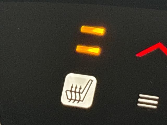 シートヒーター装備です！シートが暖かくなる装備で、お尻や腰も暖かく、寒い朝もすぐに快適な温度になります♪