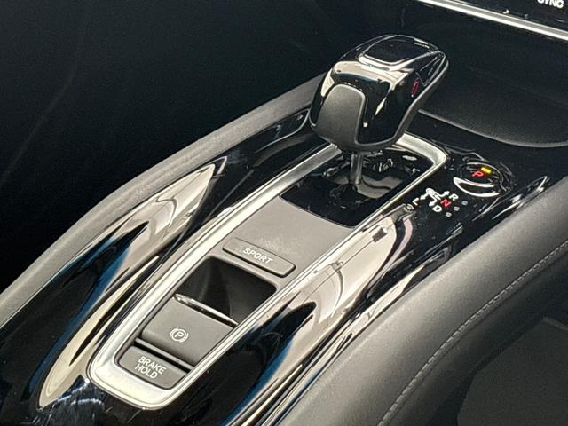 ★ブレーキホールド★ブレーキペダルを離しても停車し続けてくれる機能♪ちょっとした信号待ちなど街中を走るときにあると嬉しいですね