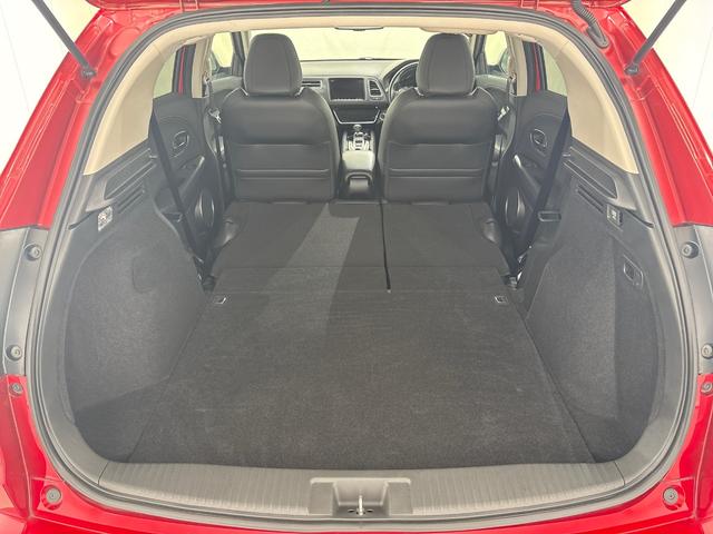 後席シートを倒せば広い荷室が広がります！