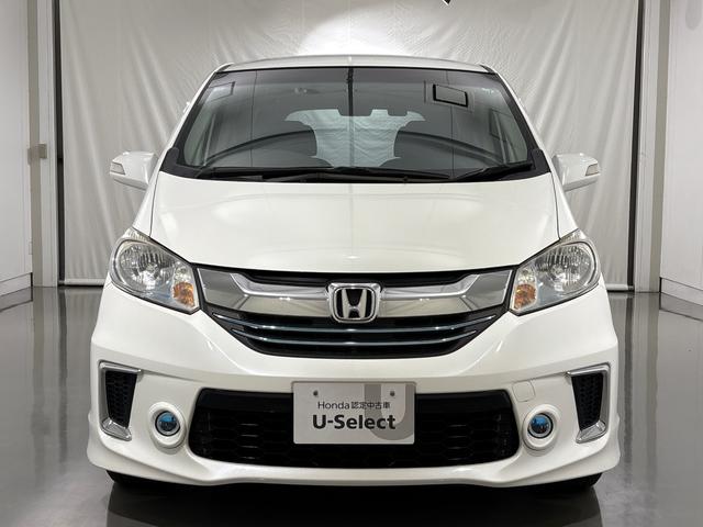 フリードハイブリッド ジャストセレクション 禁煙車 ワンオーナー 純正メモリーナビ リア席モニター リアカメラ 両側電動スライドドア 純正アルミホイール スマートキー ETC コンフォートビューパッケージ クルコン 本革巻ステアリングホイール(5枚目)