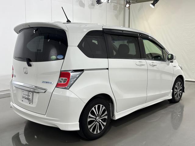 フリードハイブリッド ジャストセレクション 禁煙車 ワンオーナー 純正メモリーナビ リア席モニター リアカメラ 両側電動スライドドア 純正アルミホイール スマートキー ETC コンフォートビューパッケージ クルコン 本革巻ステアリングホイール(7枚目)