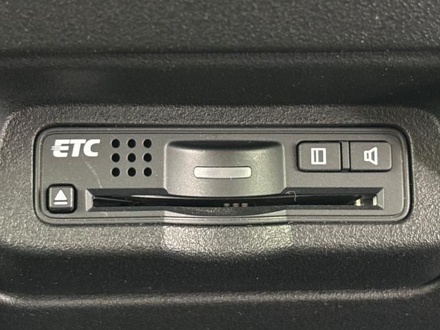 フリードハイブリッド ジャストセレクション 禁煙車 ワンオーナー 純正メモリーナビ リア席モニター リアカメラ 両側電動スライドドア 純正アルミホイール スマートキー ETC コンフォートビューパッケージ クルコン 本革巻ステアリングホイール(21枚目)