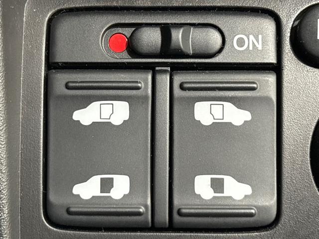 フリードハイブリッド ジャストセレクション 禁煙車 ワンオーナー 純正メモリーナビ リア席モニター リアカメラ 両側電動スライドドア 純正アルミホイール スマートキー ETC コンフォートビューパッケージ クルコン 本革巻ステアリングホイール(22枚目)