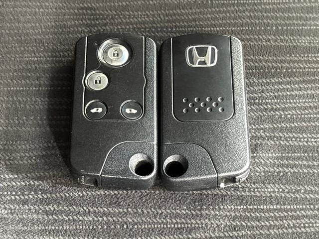 フリードハイブリッド ジャストセレクション 禁煙車 ワンオーナー 純正メモリーナビ リア席モニター リアカメラ 両側電動スライドドア 純正アルミホイール スマートキー ETC コンフォートビューパッケージ クルコン 本革巻ステアリングホイール(24枚目)