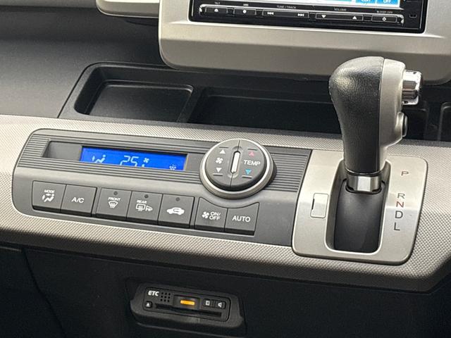 フリードハイブリッド ジャストセレクション 禁煙車 ワンオーナー 純正メモリーナビ リア席モニター リアカメラ 両側電動スライドドア 純正アルミホイール スマートキー ETC コンフォートビューパッケージ クルコン 本革巻ステアリングホイール(25枚目)